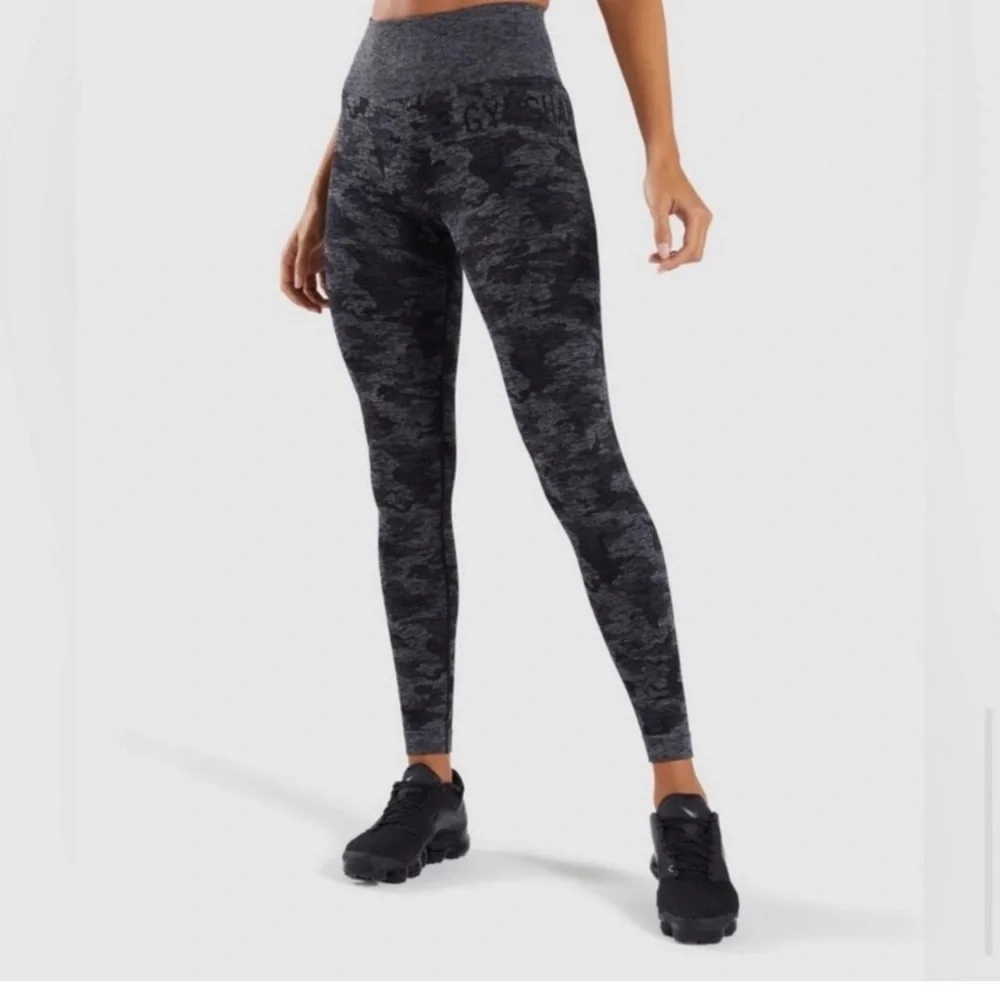Gymshark Adapt Camo Seamless Leggings Scrunch Butt Black Size Medium